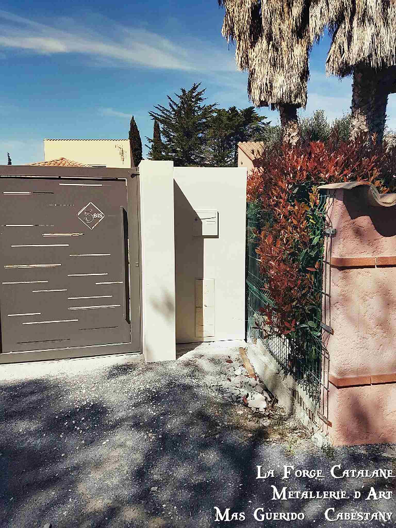 Portail coulissant moderne decoupe laser thermolaque baton marechal fer La Forge Catalane Cabestany (2).jpg